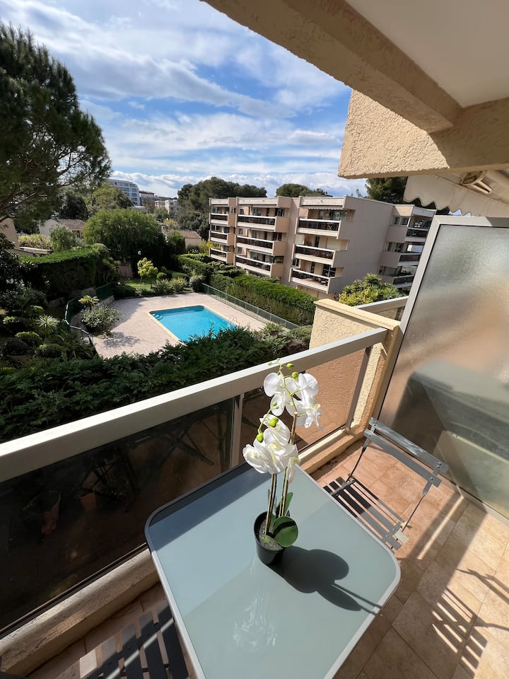 Grand Studio Aménagé En 2 Pièces - Antibes