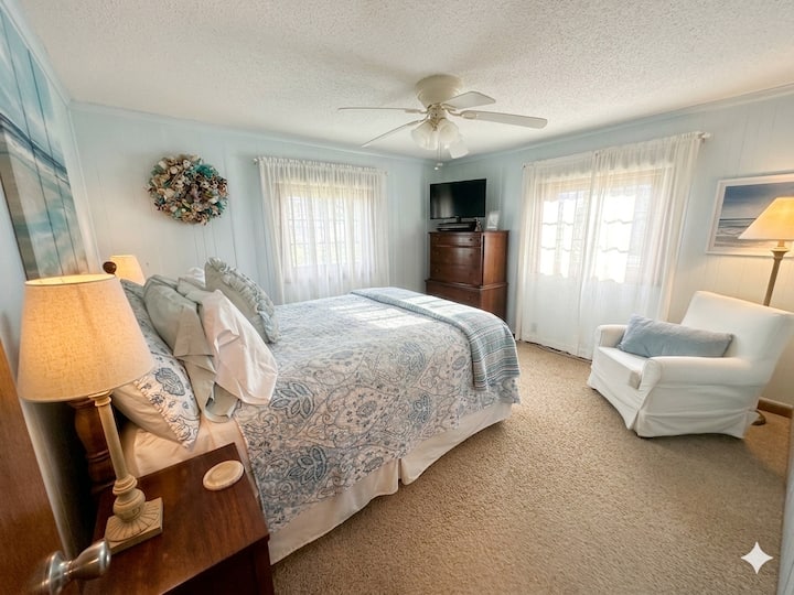 Guest bedroom with Queen bed, 32” Samsung TV with ROKU, VHS/DVD player, and HDMI hook-up.  

The Guest bathroom is directly across from the bedroom.

*Roll down the shades above the windows to darken the room for ideal sleeping.