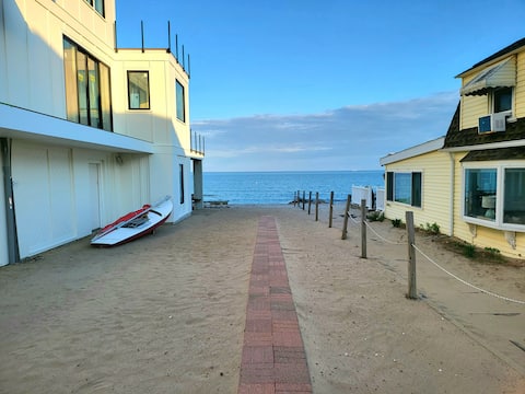 PRIVATE BEACH: ROYAL OCEANVIEW CASTLE @ CLINTON