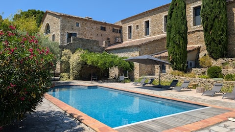 Family Holidays - 5* Farmhouse with Pool & Pets