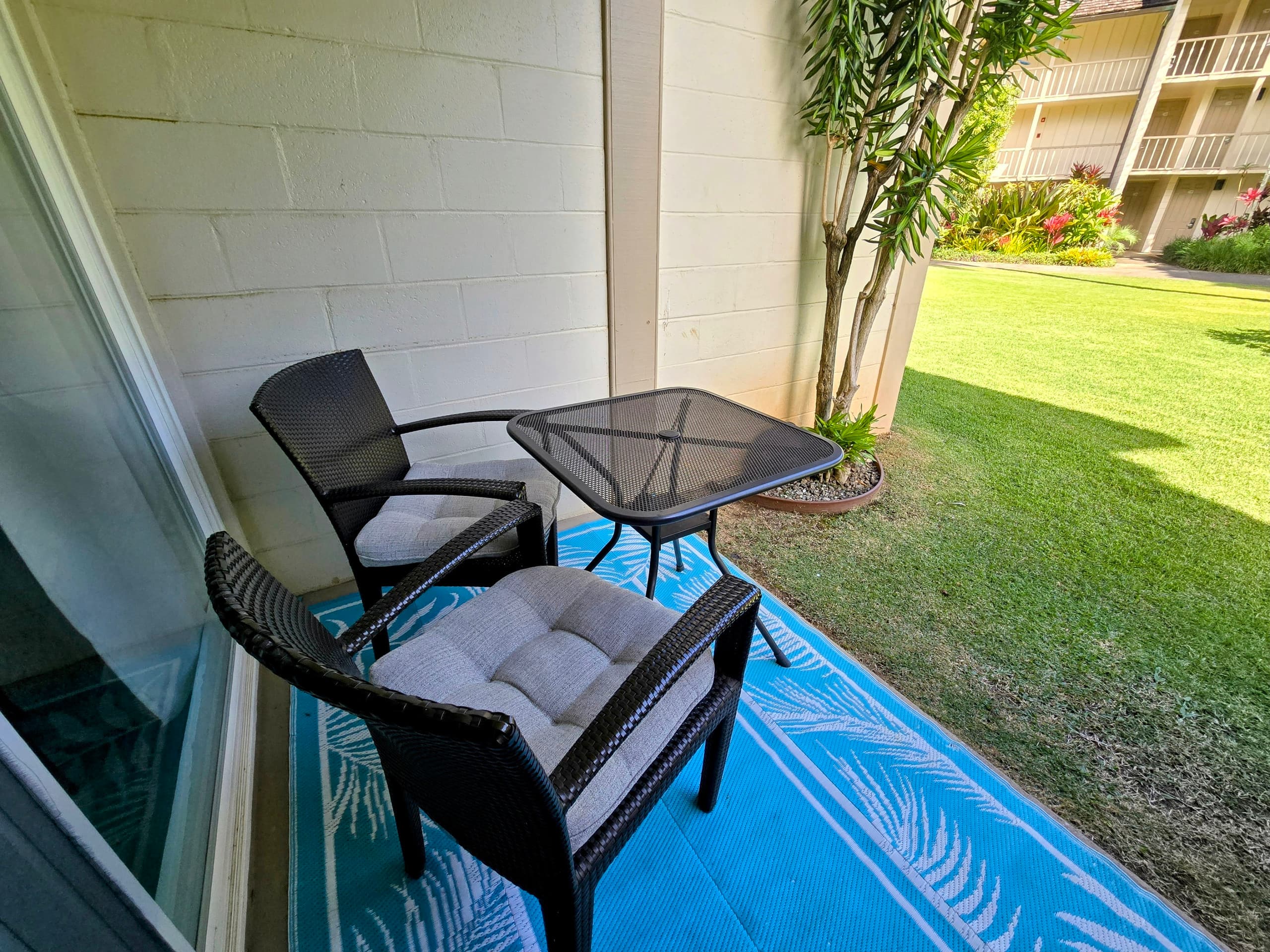 Blue Ocean Breeze Studio 1-min to beach, pool, AC - Photo 8