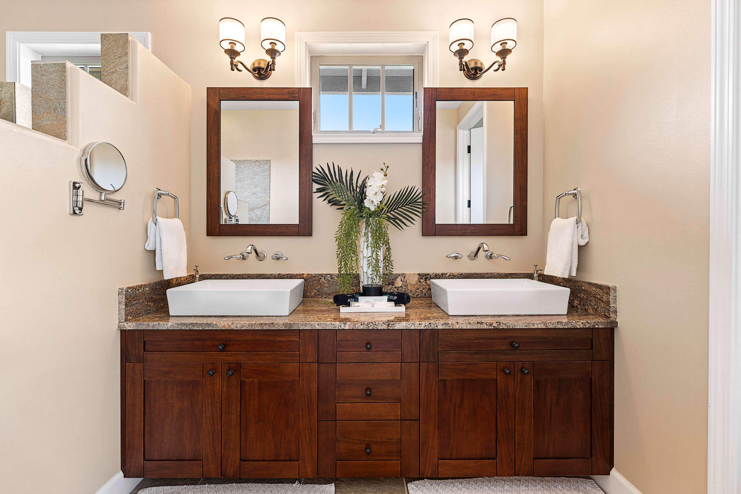 Home in Kailua-Kona · ★4.98 · 3 bedrooms · 4 beds · 3.5 baths - Image 33