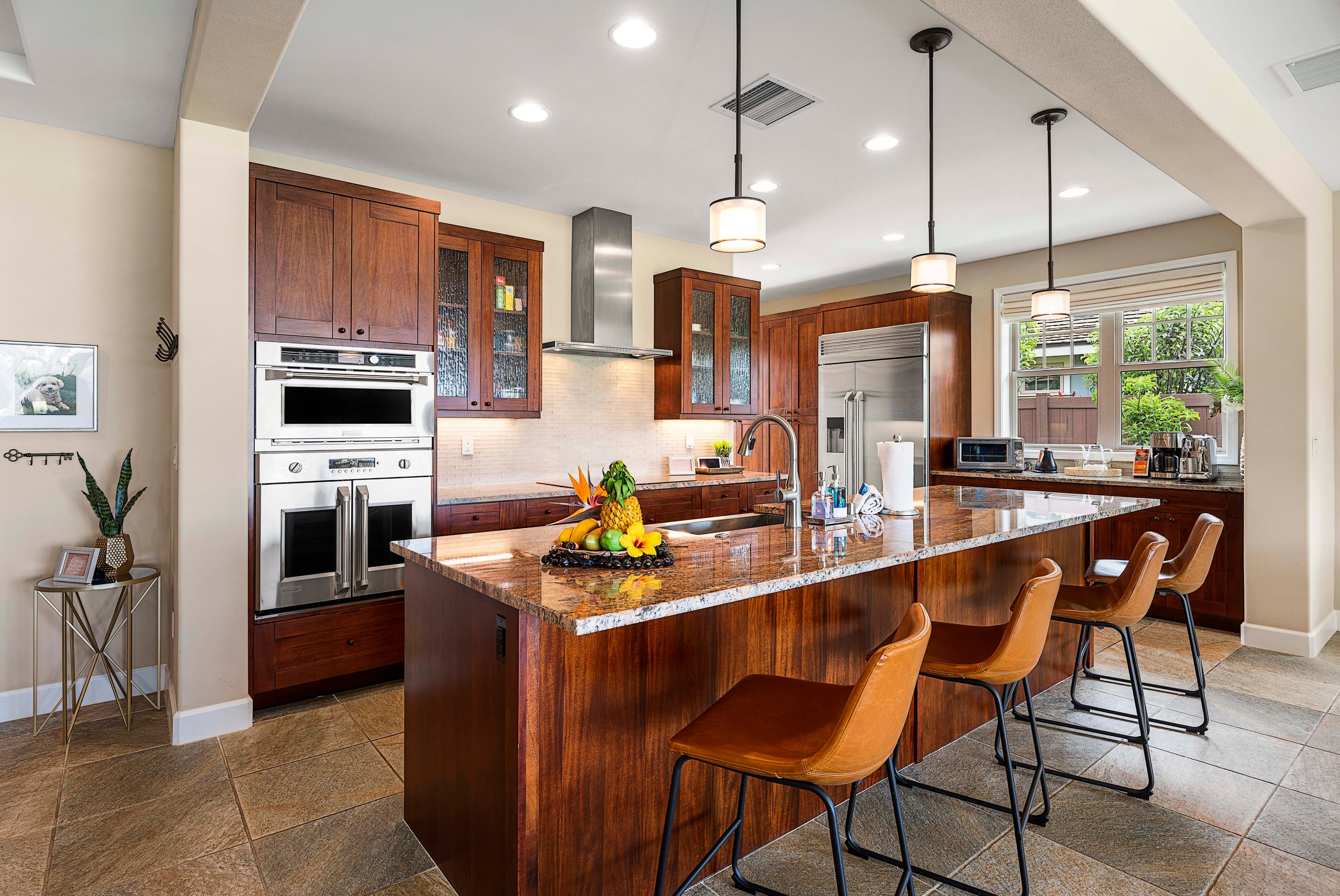 Home in Kailua-Kona · ★4.98 · 3 bedrooms · 4 beds · 3.5 baths - Image 4