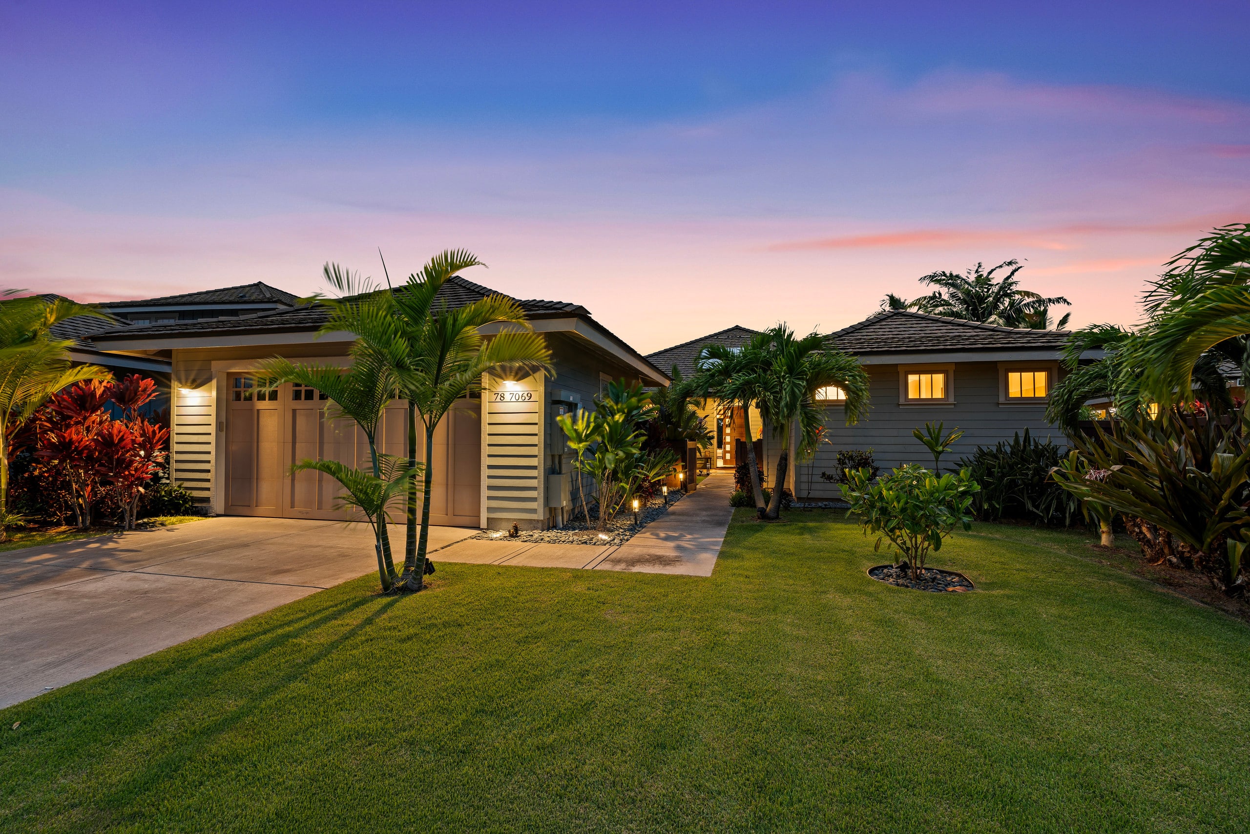 Home in Kailua-Kona · ★4.98 · 3 bedrooms · 4 beds · 3.5 baths - Image 54