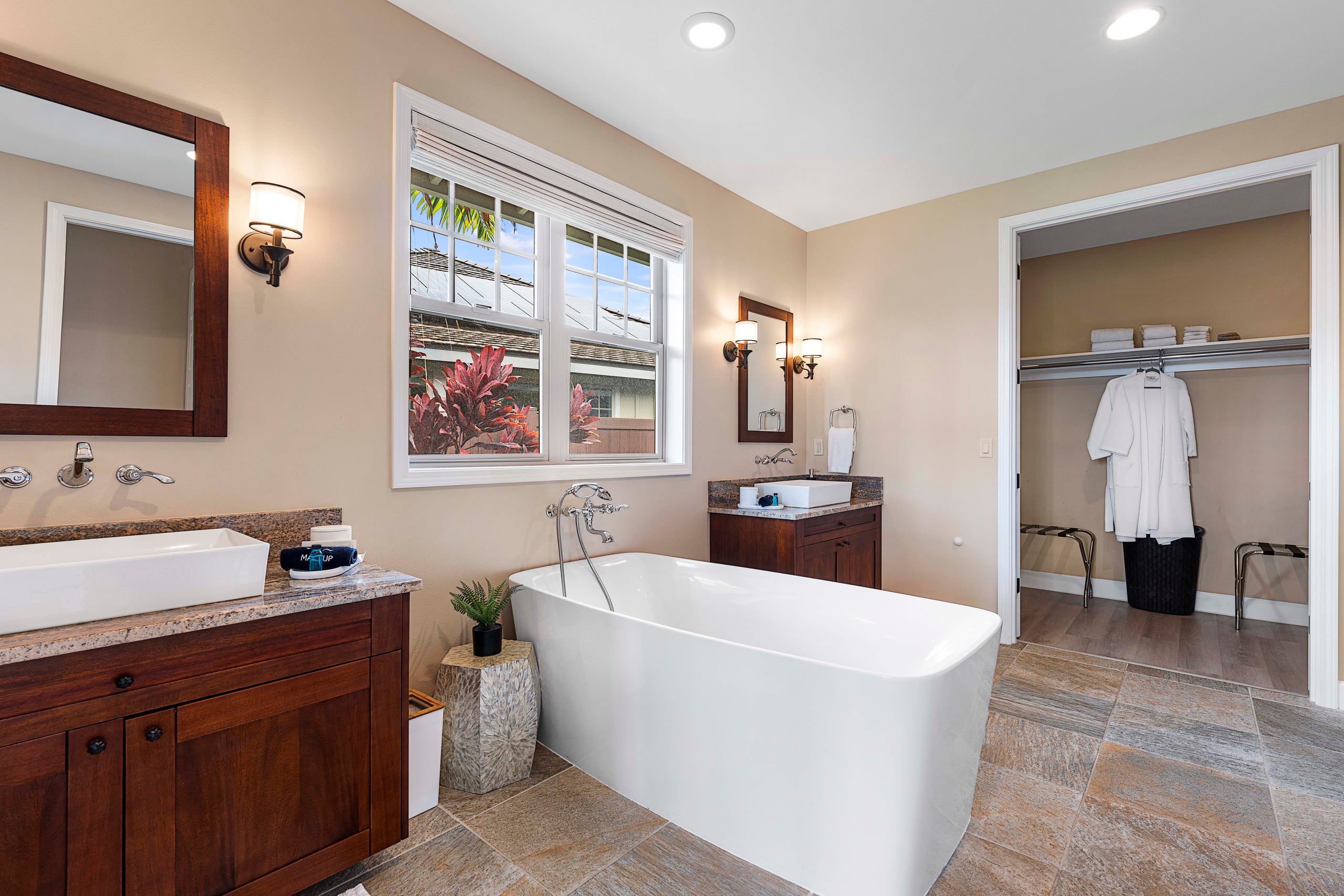 Home in Kailua-Kona · ★4.98 · 3 bedrooms · 4 beds · 3.5 baths - Image 28