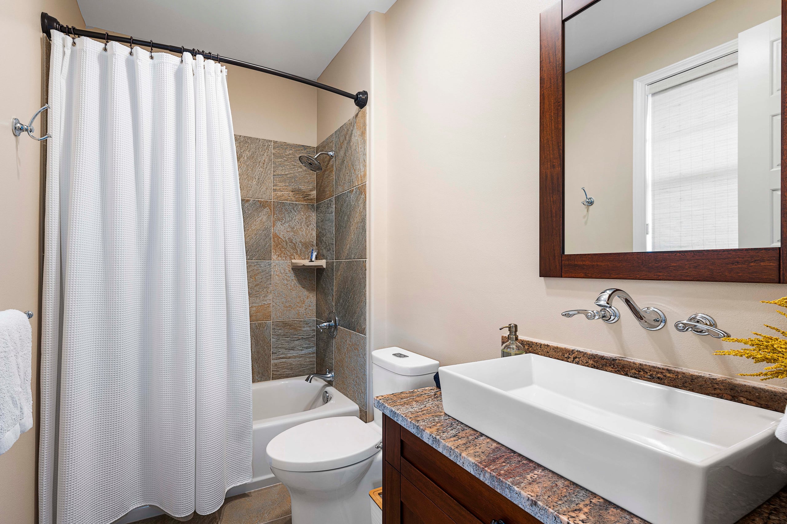 Home in Kailua-Kona · ★4.98 · 3 bedrooms · 4 beds · 3.5 baths - Image 40