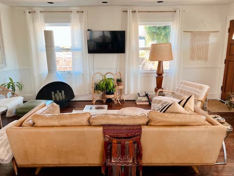 Top performing Airbnb: Beautiful and Bright Pet Friendly Cottage in Santa Barbara