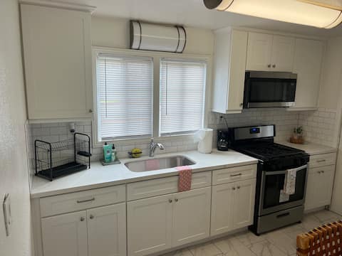 !Special Price!Newly Renovated Home Close to Lake!