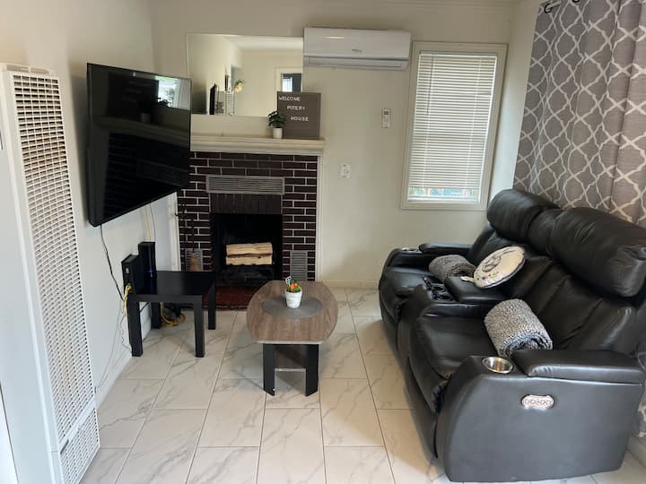 Cozy Lake Elsinore Retreat • Near Lake & Downtown - Lake Elsinore, CA