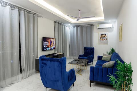 Joshua’s 2 bedroom penthouse with pool