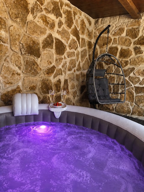 House with Jacuzzi and pool