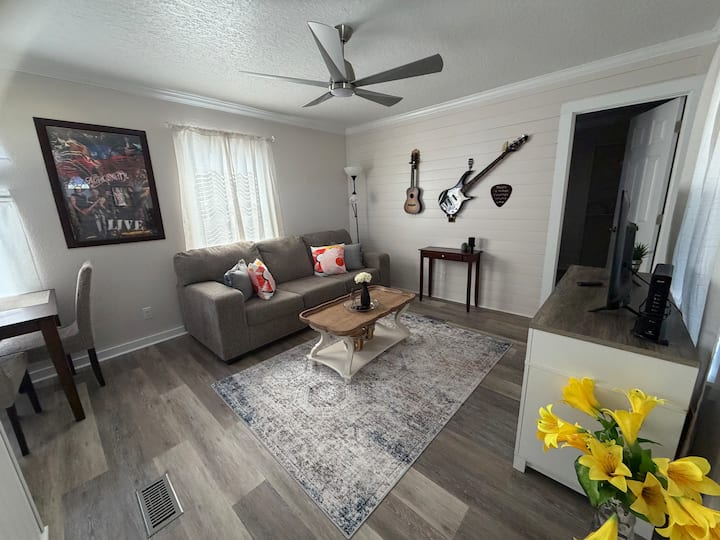 Music Cottage (Sleeps 4) - 海恩斯維爾