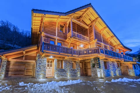 Le Cabrit: Savoyard cottage with hot tub and pool