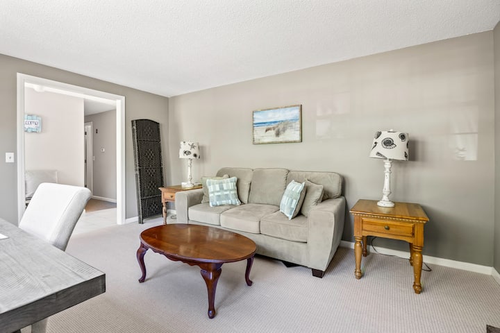 Office space with pullout sofa 