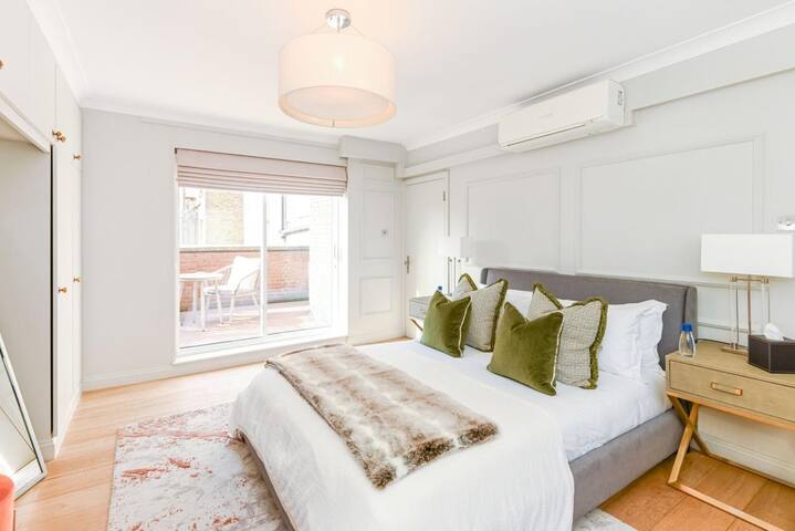 The Royal Albert Memorial gallery image 5