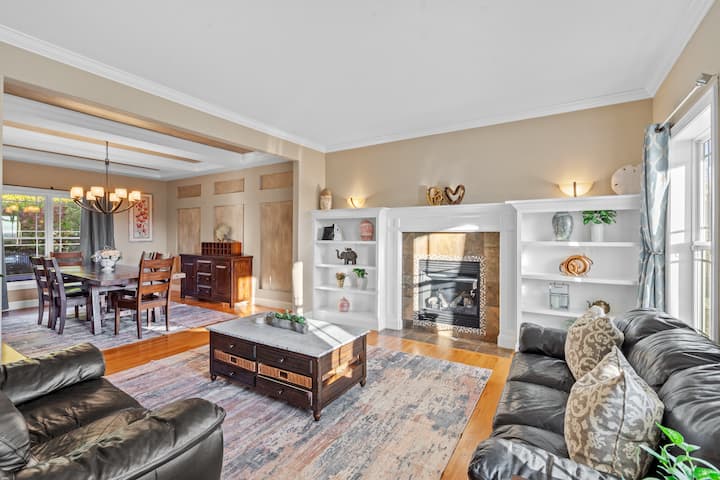 Luxurious Fayetteville Home-5 Bedroom - Green Lakes State Park, Fayetteville