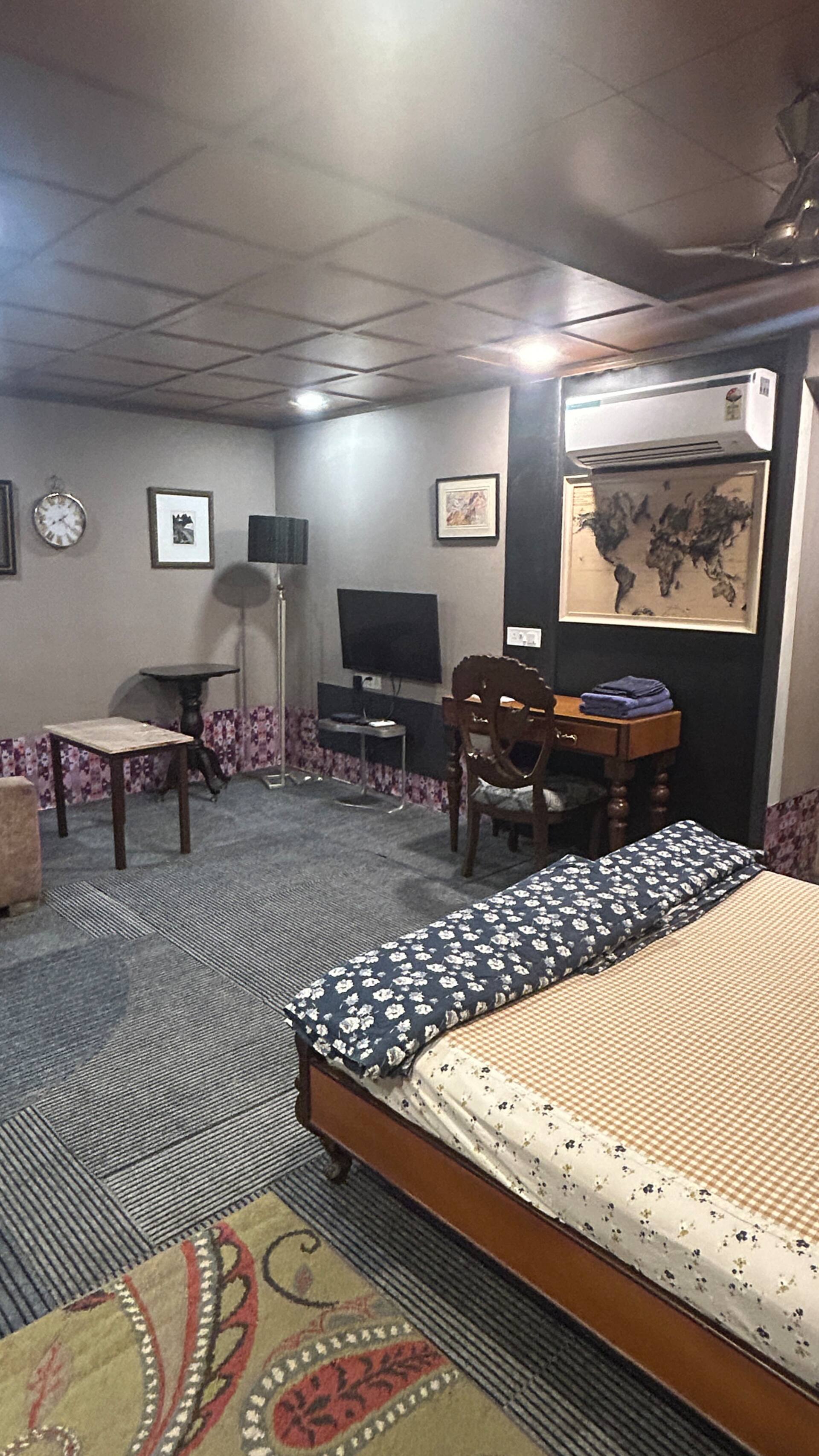 Large Modern Room I WiFi I Easy walk to PARK St