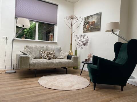 Top performing Airbnb: Detached coach house on the edge of the forest with private entrance in Lunteren
