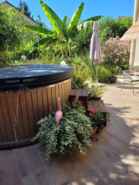 Garden level 50 m2 • heated spa • enclosed garden