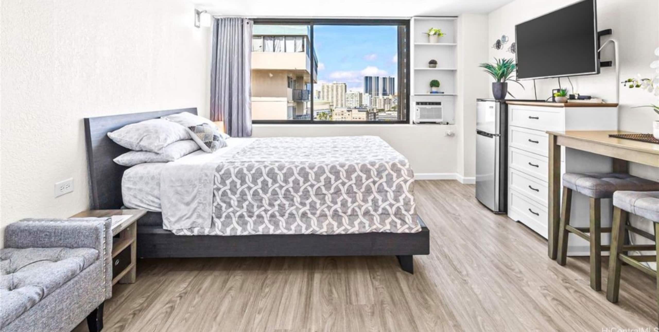 Condo in Honolulu · ★4.69 · Studio · 1 bed · 1 bath - Image 9