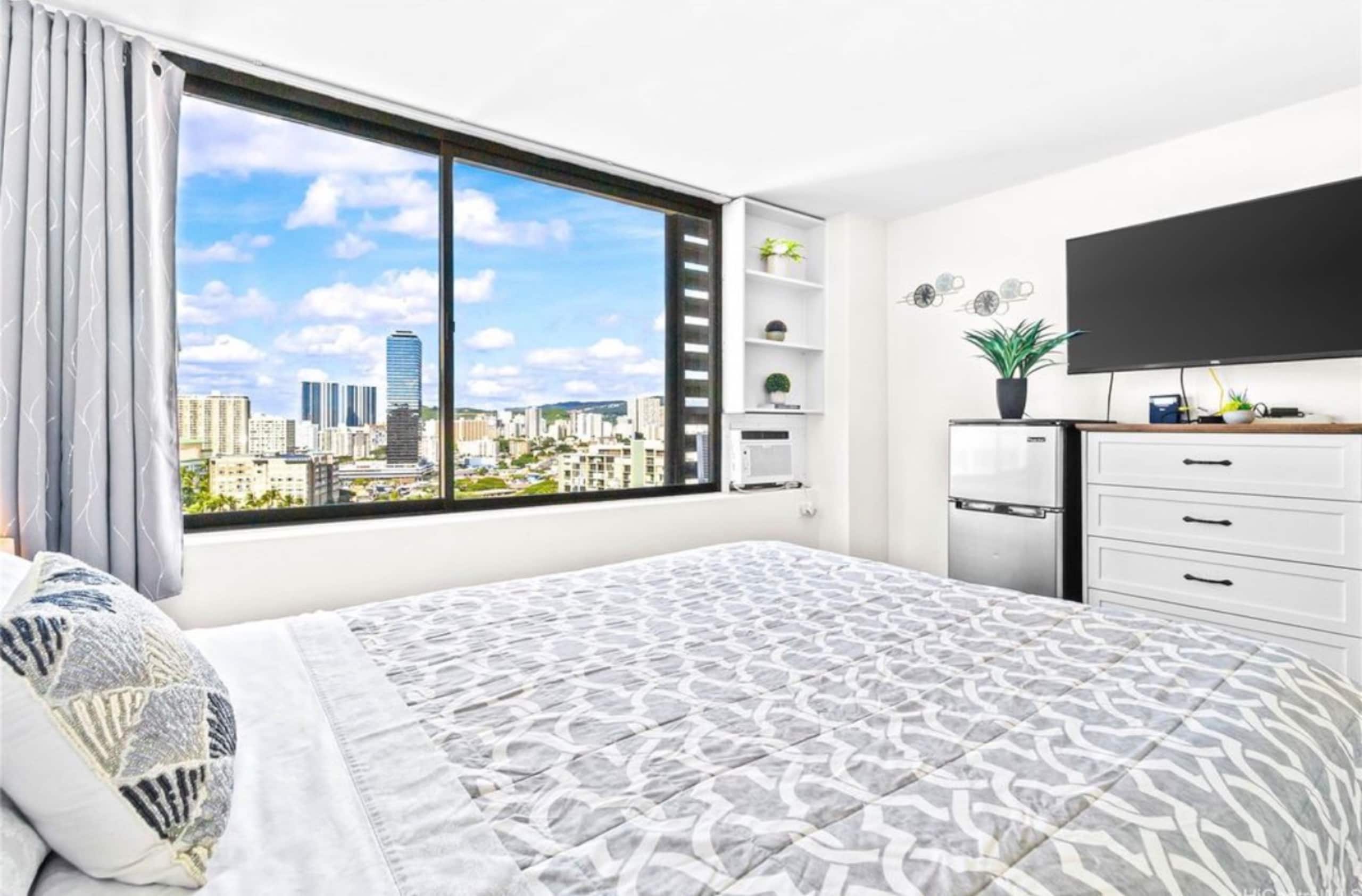 Condo in Honolulu · ★4.69 · Studio · 1 bed · 1 bath - Image 14