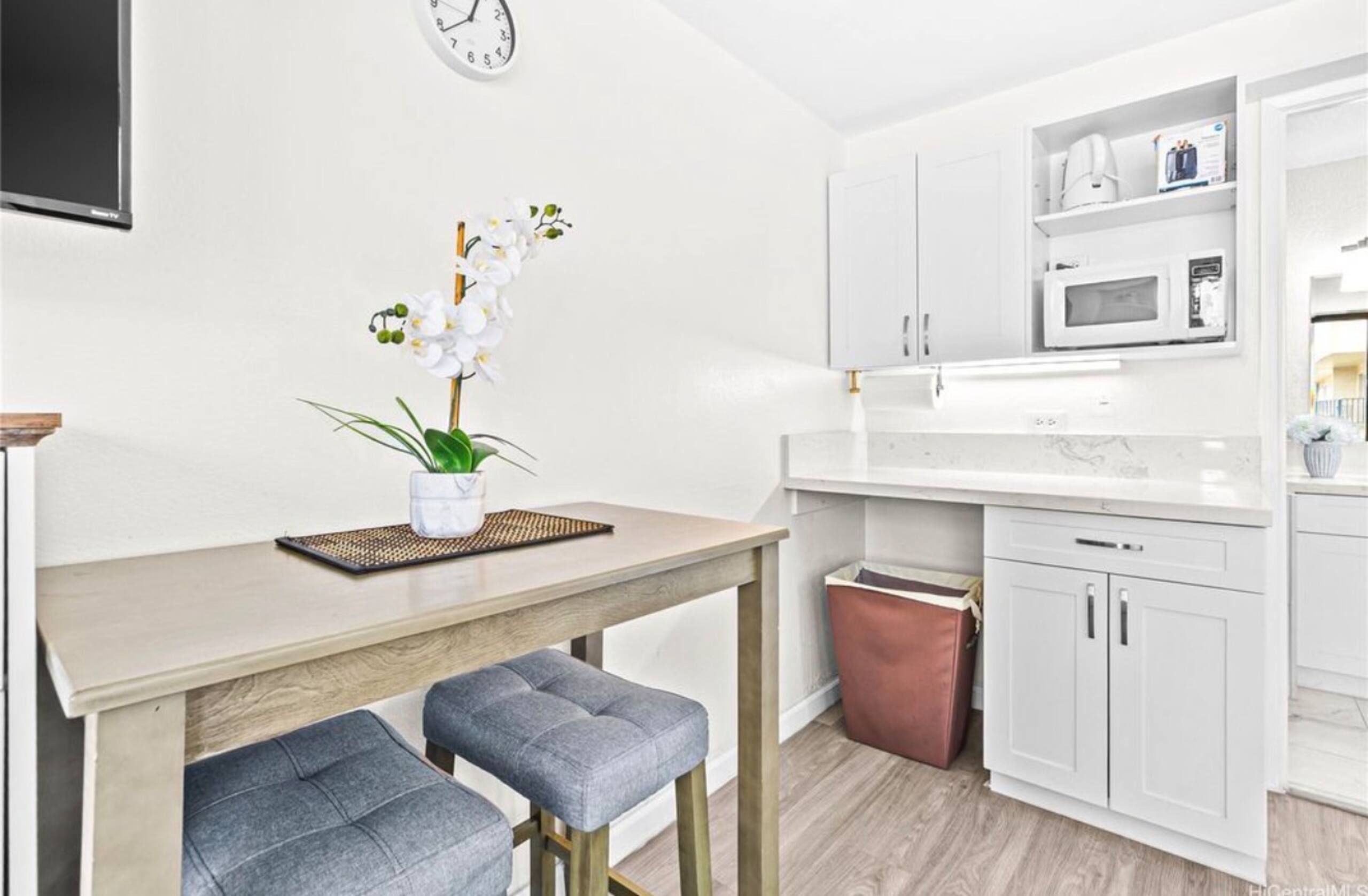 Condo in Honolulu · ★4.69 · Studio · 1 bed · 1 bath - Image 3