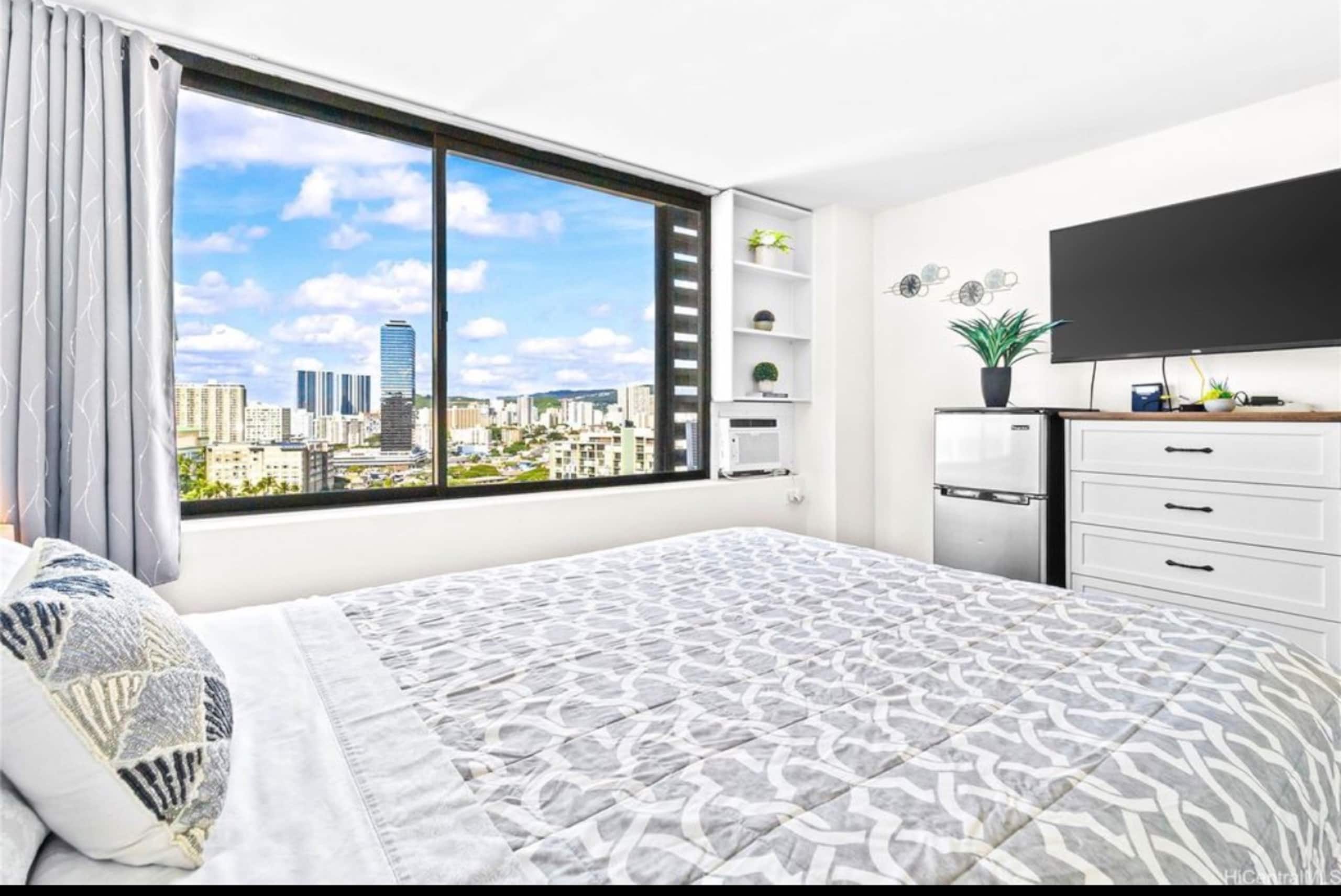 Condo in Honolulu · ★4.69 · Studio · 1 bed · 1 bath - Image 11
