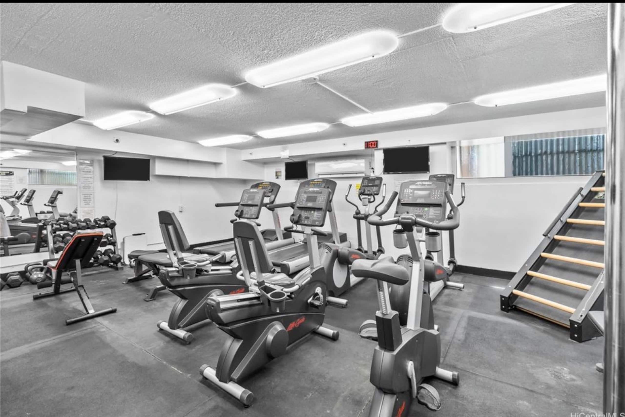 Condo in Honolulu · ★4.69 · Studio · 1 bed · 1 bath - Image 6