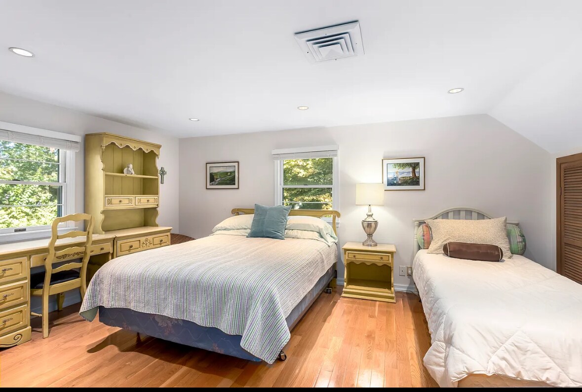 Hay mucho espacio para 3 personas.