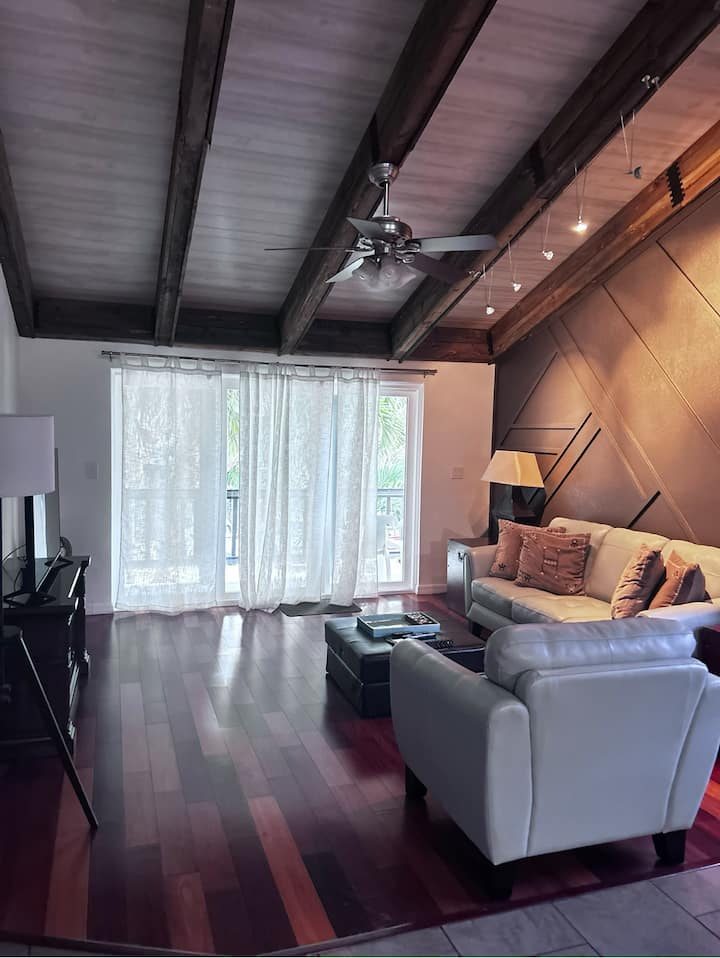 Modern Rustic Condo - メルボルン, FL