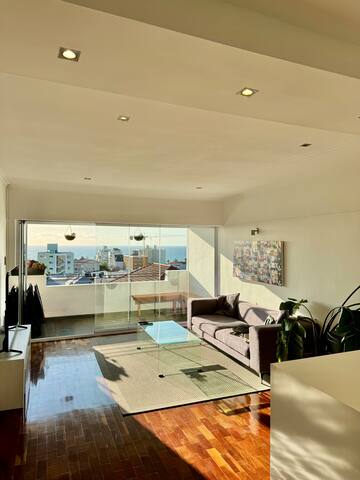 Central Contemporary Sea-views in quiet&safe block gallery image 3