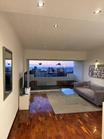 Central Contemporary Sea-views in quiet&safe block gallery image 4