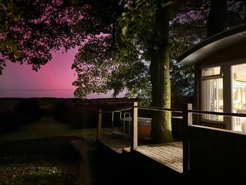 The Hide NYM National Park Cosy Cabin with hot tub