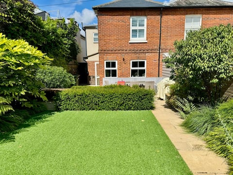 Ashburn lovely home in village and stunning garden