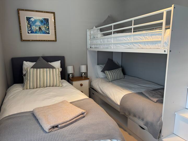Single bedroom with bunk beds