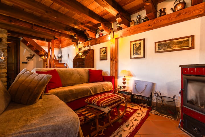 Chalet En Bois De Roche: Jardin Et Vue Vallée-pila - Aostatal