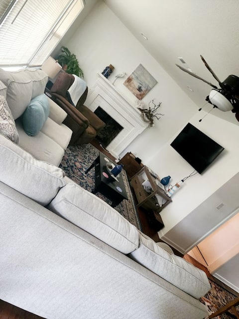 Popular Airbnb listing: The Heron Hideaway-Large privacy fenced backyard in Warrington