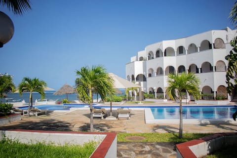 Sea View Penthouse, Pool, Beach access, cleaning