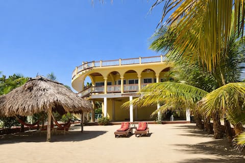 Hopkins Beach House • 2BR • Rooftop Views