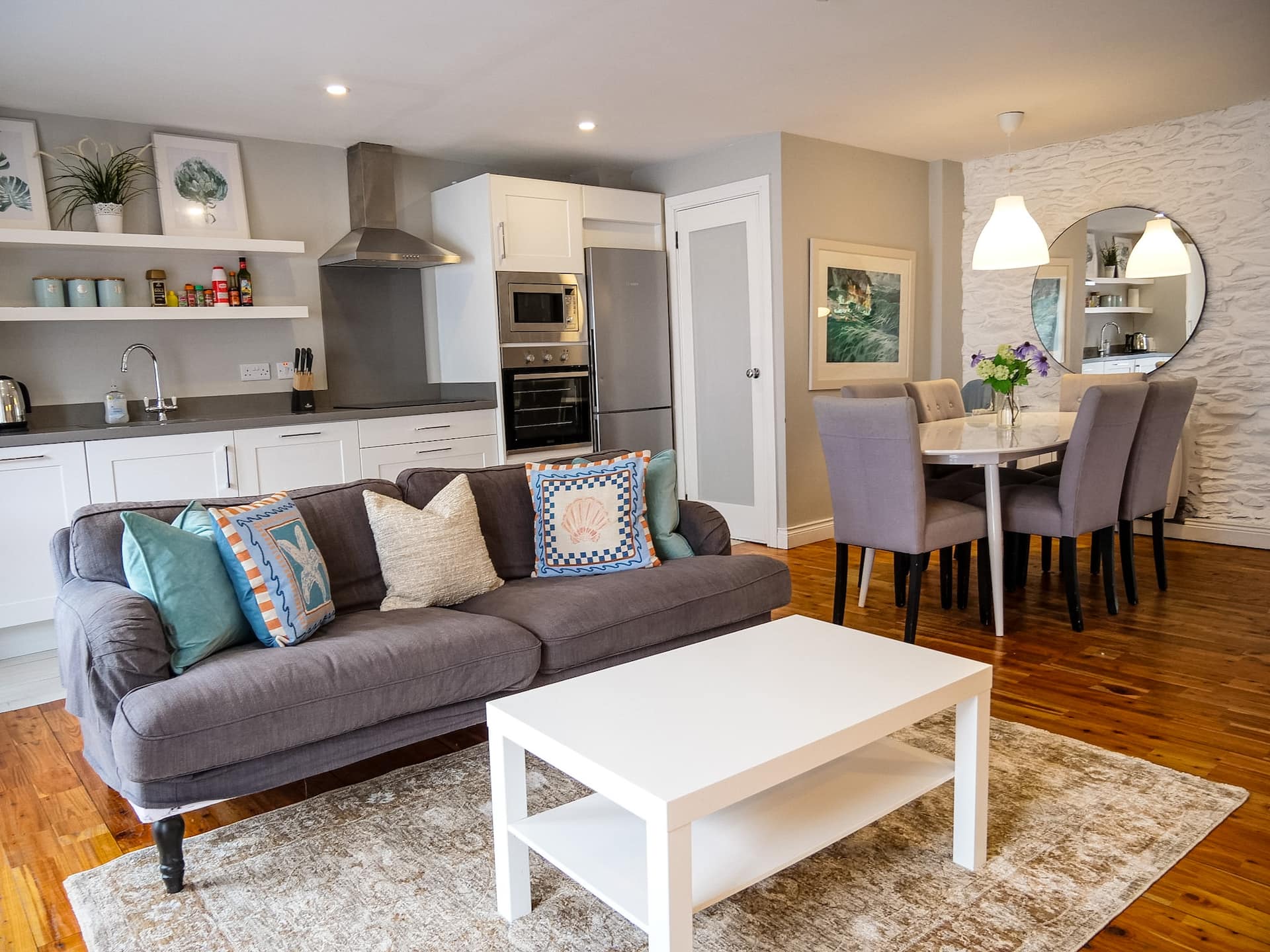 Dingle Town Center Apartment