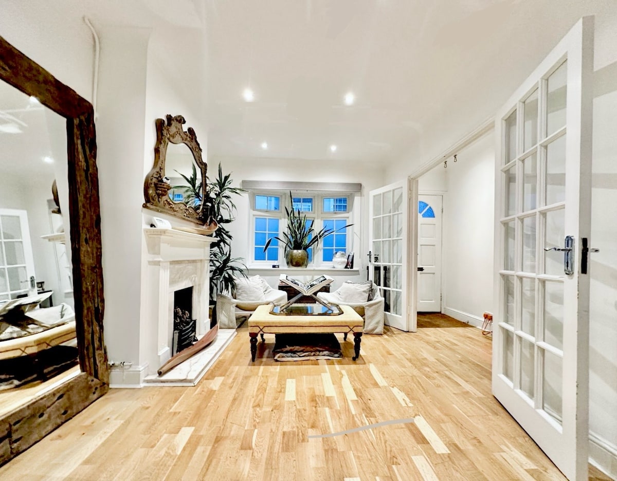 Top Airbnb: Premier location for a london city-break in Greater London