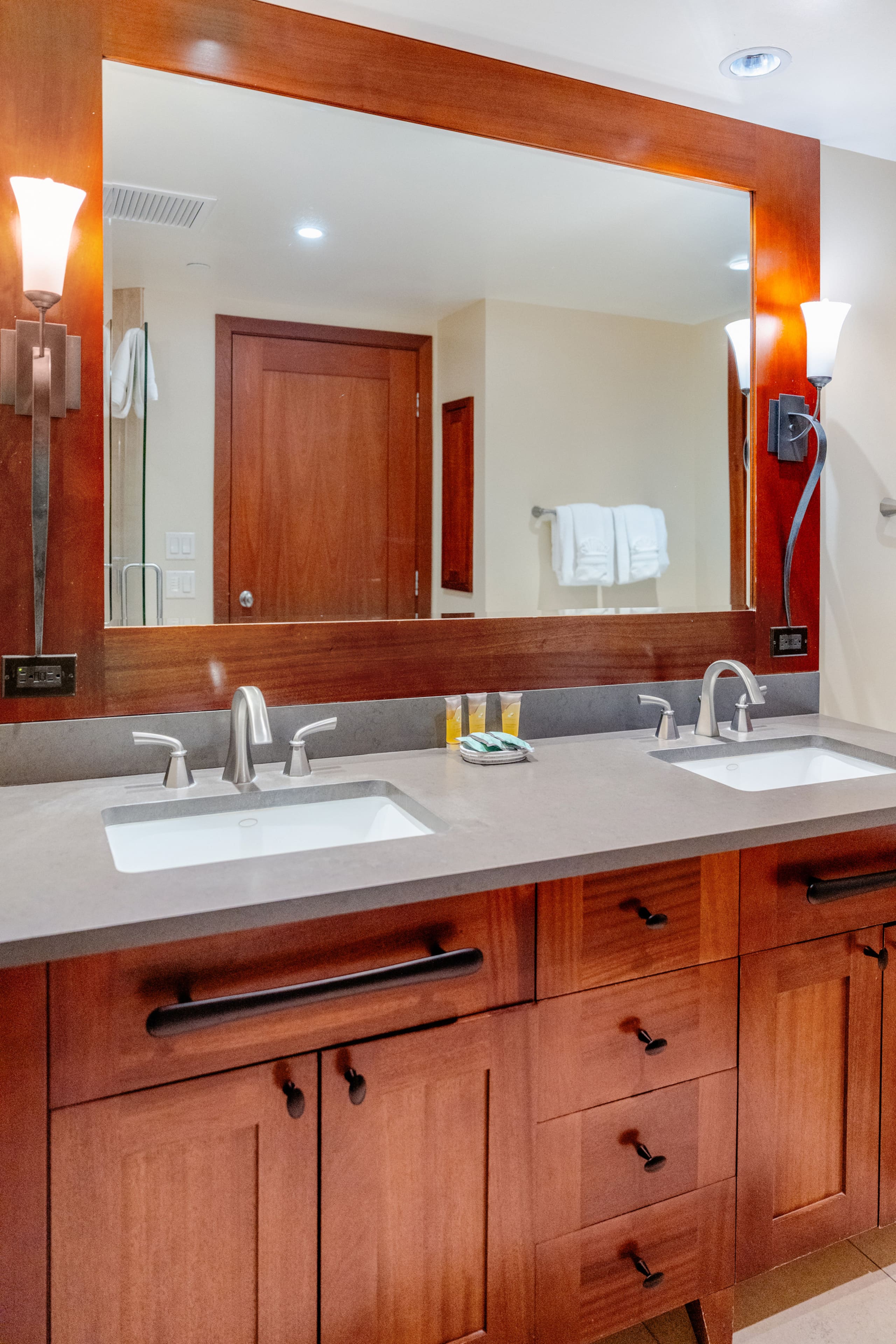 Condo in Kapolei · ★4.85 · 2 bedrooms · 4 beds · 2 private baths - Image 17