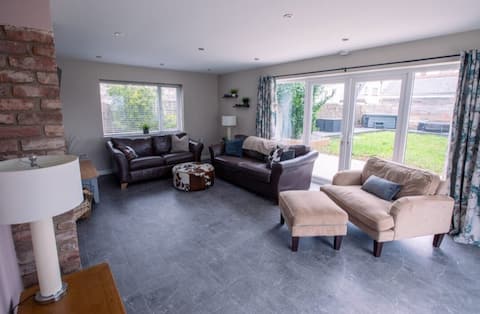Successful Airbnb property: 6 bed home with sea views in Torquay in Torquay