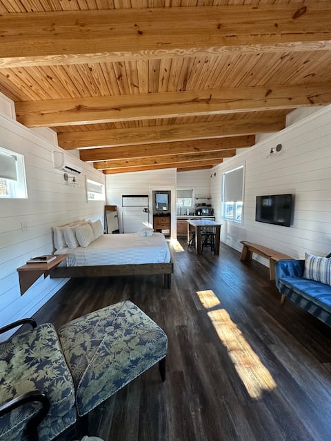 Popular Airbnb listing: Craftsman Style Carriage House in Charleston
