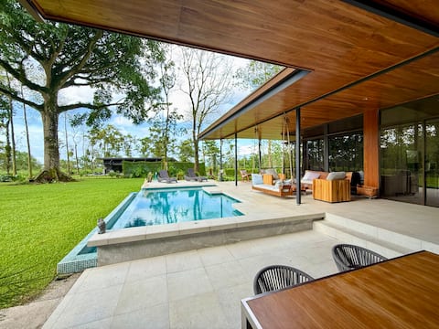 Quinta La Ceiba Modern Home with Pool in DairyFarm