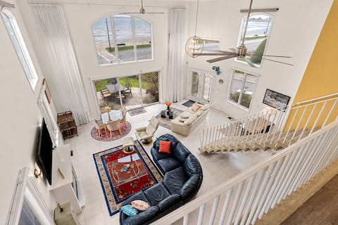 Oceanfront 3BR/3BA near Salem + Boston w/ Views