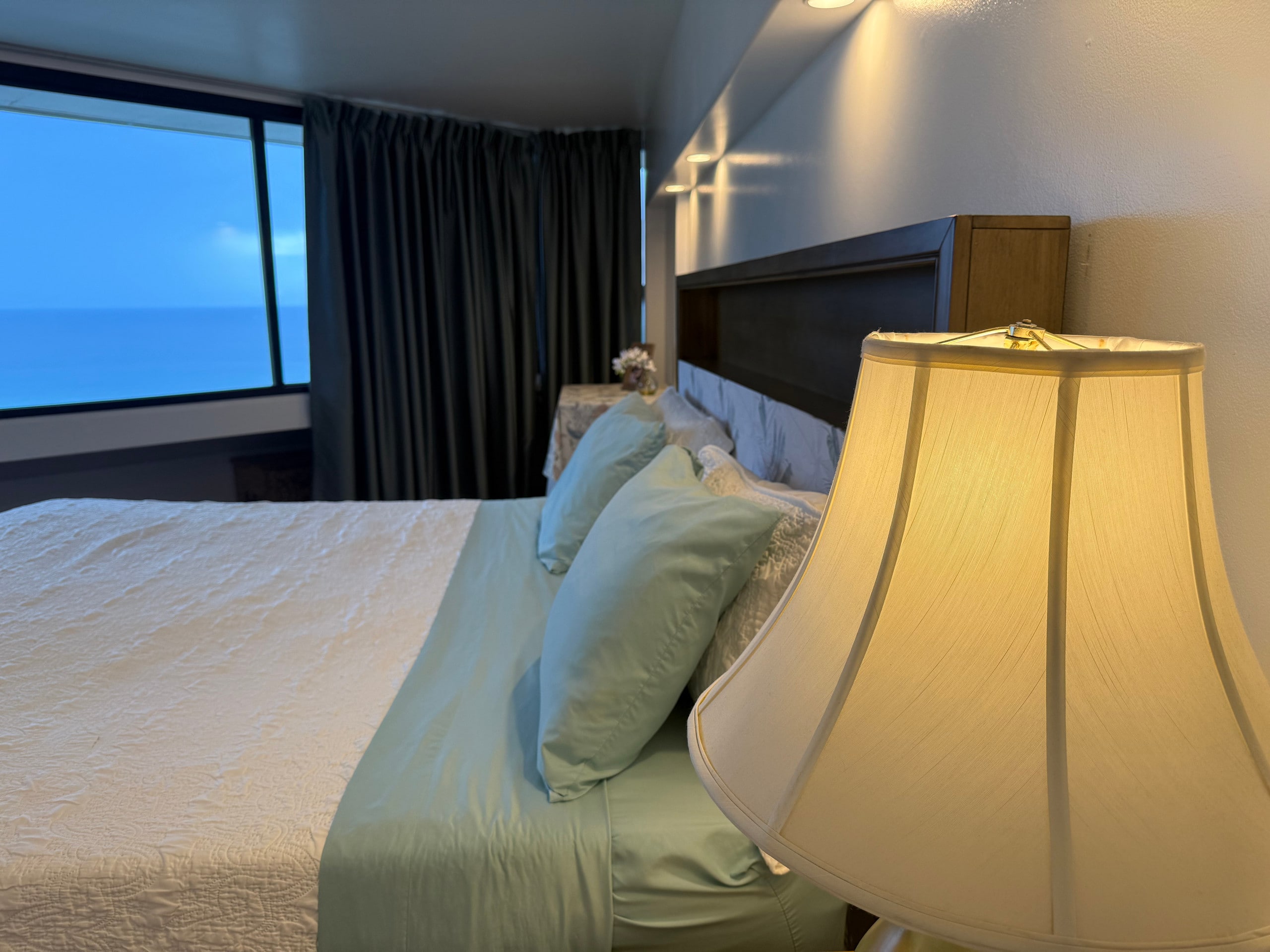 Waikiki High-rise full Ocean view &1  free parking - Image 6