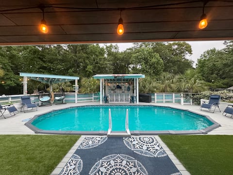 Treehouse Hideaway w pool, playset, vball, firept