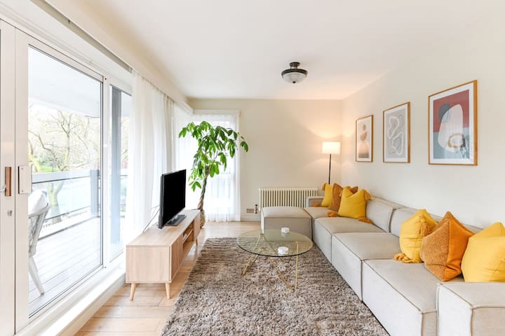 The Pug Apartment – Hyde Park Views