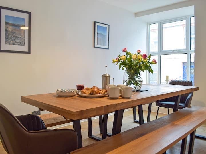 Bristol House - New Quay